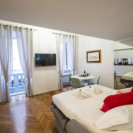 Spanish Steps Lovely With Balcony Apartman